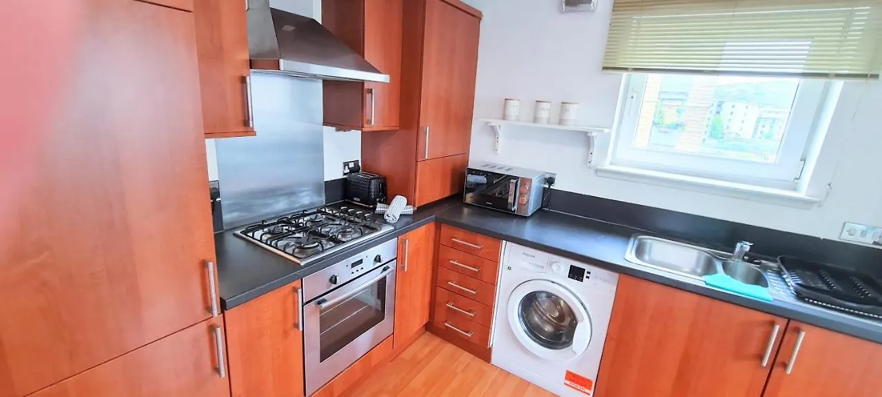 Modern Spacious 3 Bedroom City Centre Apartment - Free Parking - Private Balcony Edinburgh 0*,
