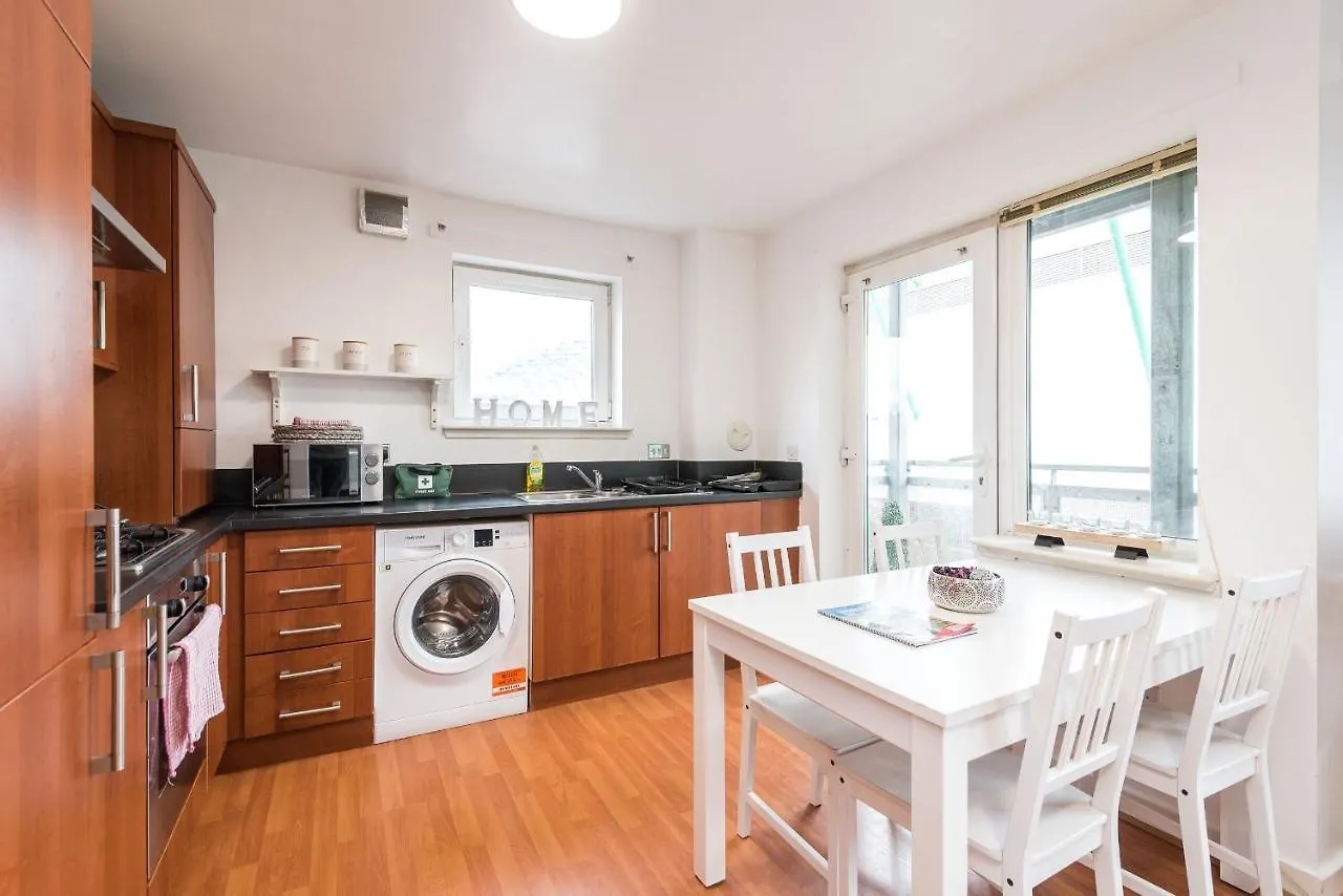 Modern Spacious 3 Bedroom City Centre Apartment - Free Parking - Private Balcony Edinburgh United Kingdom