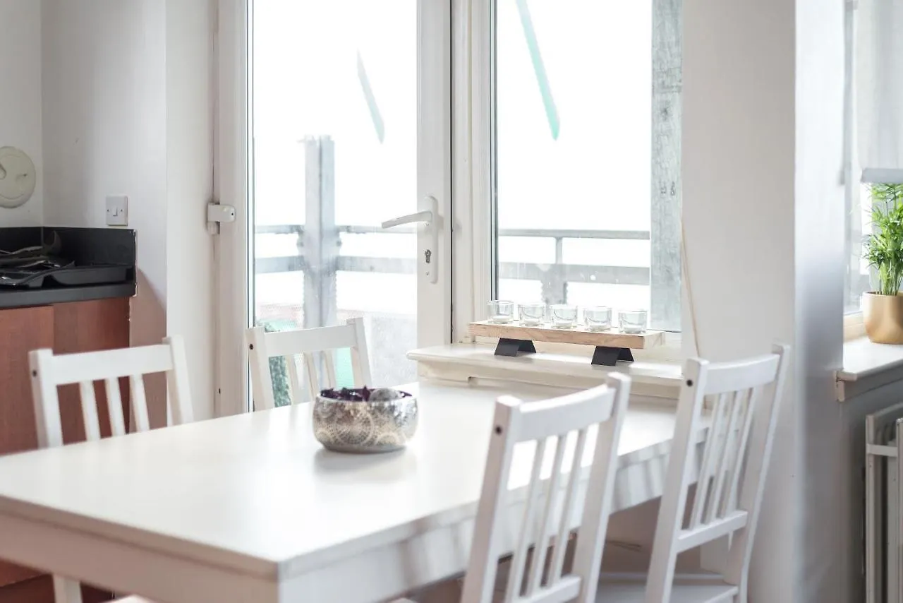 Modern Spacious 3 Bedroom City Centre Apartment - Free Parking - Private Balcony Edinburgh 0*,