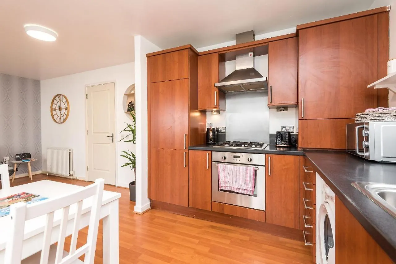 Modern Spacious 3 Bedroom City Centre Apartment - Free Parking - Private Balcony Edinburgh