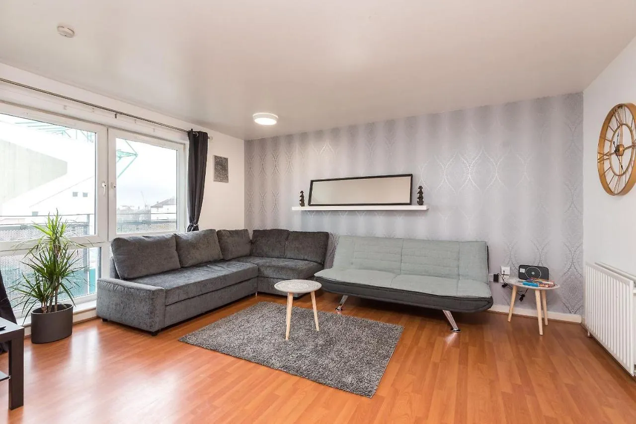 Modern Spacious 3 Bedroom City Centre Apartment - Free Parking - Private Balcony Edinburgh 0*,